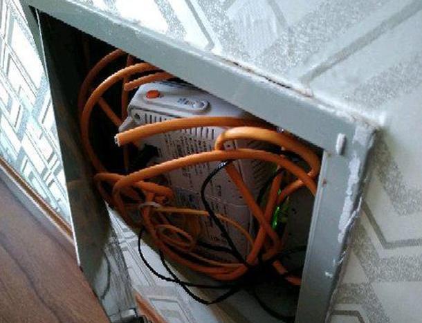 弱电箱带路由器怎么装修,开发商预留弱电箱很小要怎样布置