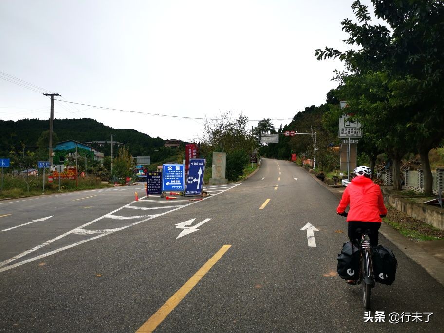 不负金秋香格里拉环线骑行视频,不负金秋千里骑行15天