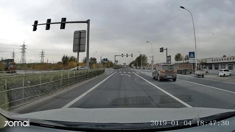 雨天流媒体摄像头看不清,前后双摄记录仪雨天效果