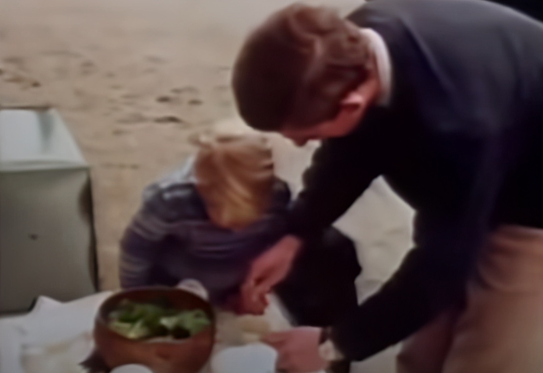 英女王下令封杀50年!王室私生活*片禁**遭泄露,百万人在线吃瓜