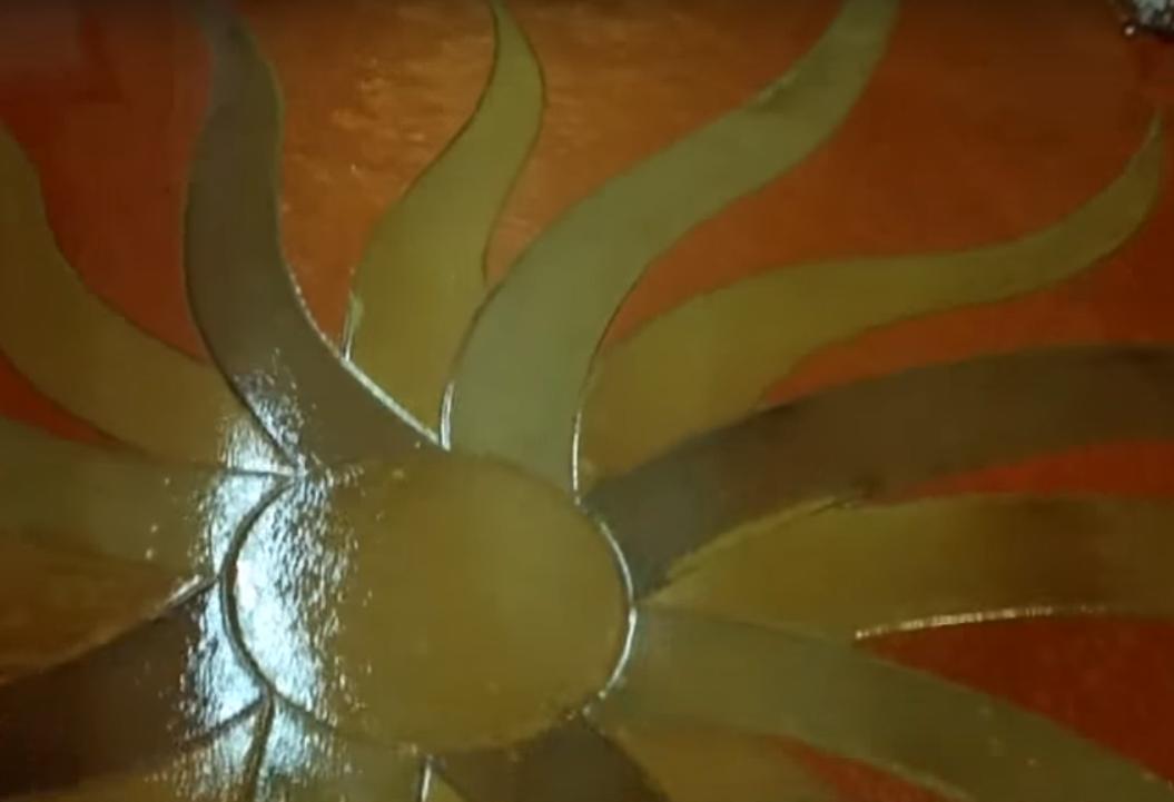 现在谁家还有砖铺的院子,谁家有铺地板砖的