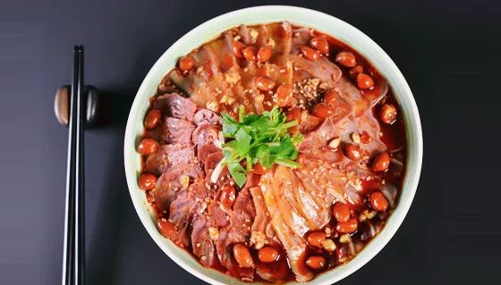 “好吃”是这近3000家卤制品店的制胜法宝，想加盟排队等