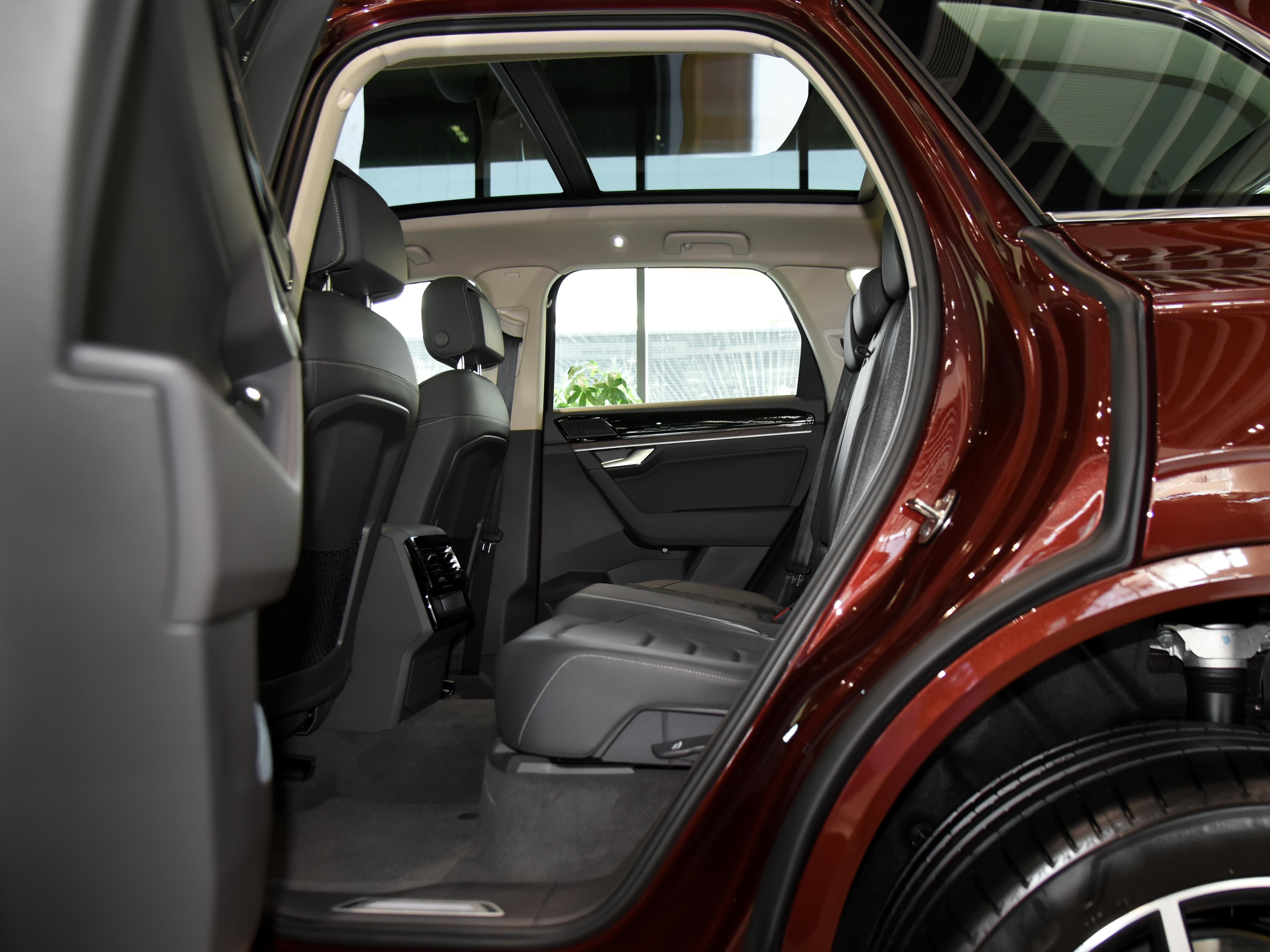 全新大众途锐2020款3.0v6,进口大型suv46万