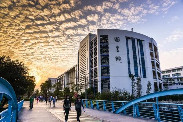 广东这几所大学考上就是金饭碗,广东最值得报考的十所大专院校