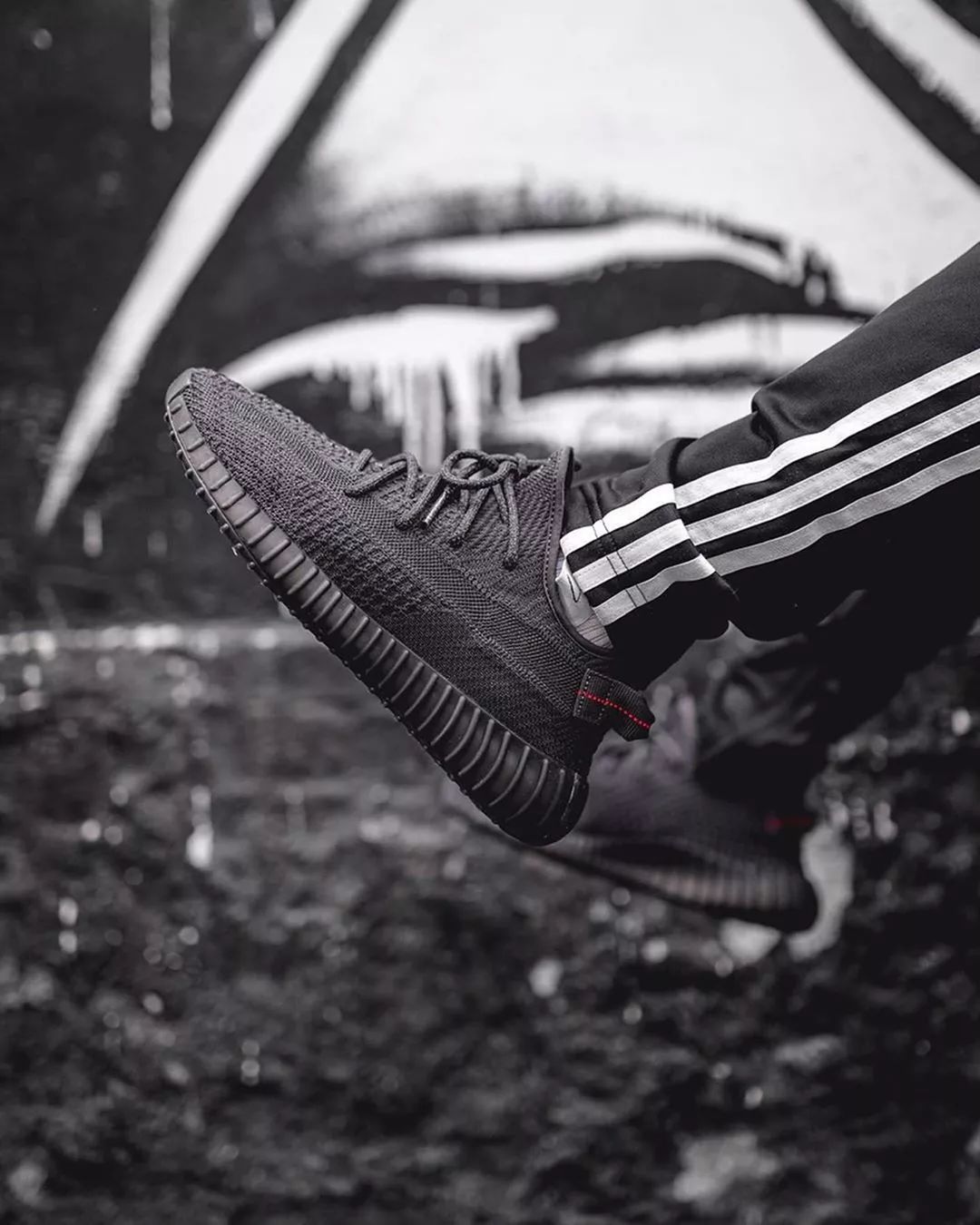 yeezy500黑武士,yeezy350斑马在外国卖多少钱