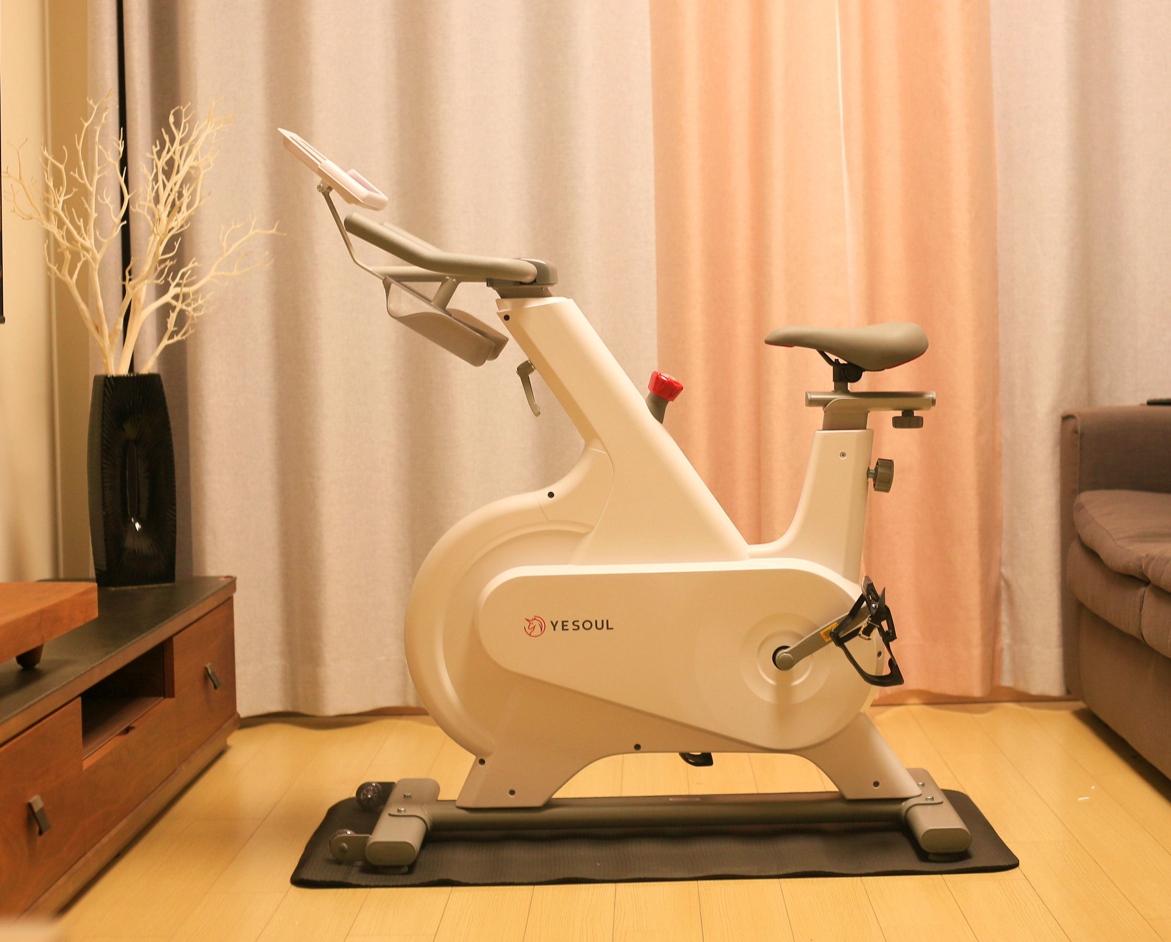 小巧静音，小户型最爱的健身神器——YESOUL野小兽M1动感单车体验