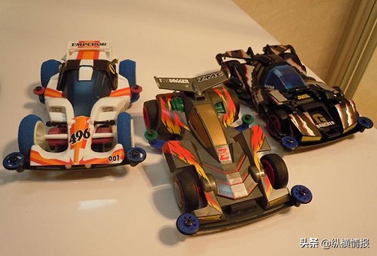 农村小伙自己制作一个小玩具,农村小伙做玩具