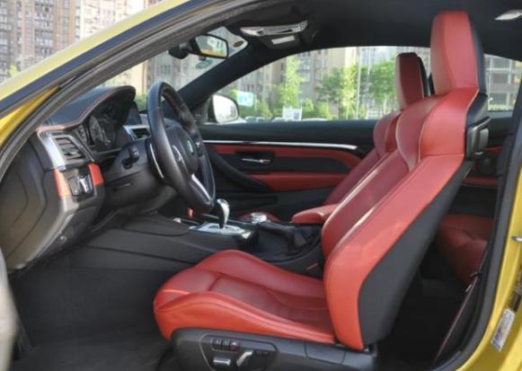 街头偶遇新款宝马m4,2020北京车展全新宝马m4正式亮相