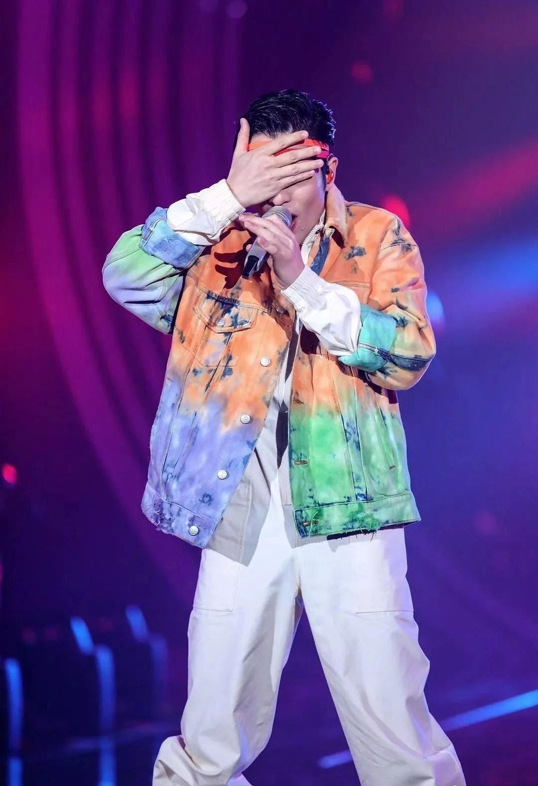 萧敬腾最新穿搭,萧敬腾黑西装造型