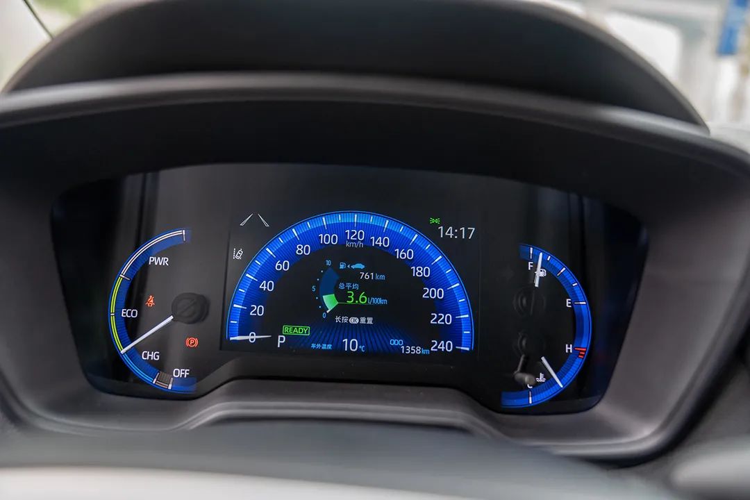 卡罗拉双擎和燃油版驾驶感受,卡罗拉双擎有没有必要买燃油版