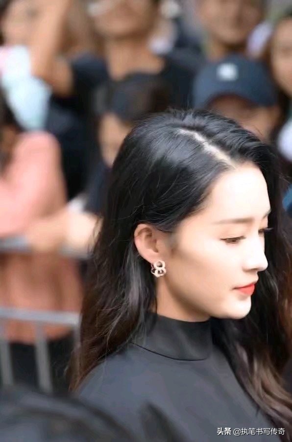 李沁走在路上的视频,李沁成长的路上必定经历很多风雨