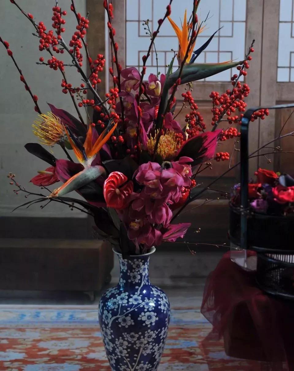 花要不要经常换水,花材正确处理方式及日常养护