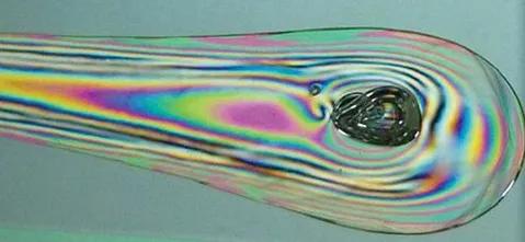 神奇的“蝌蚪”,被*弹子**击中碎的是*弹子**,手指一捏却瞬间爆裂