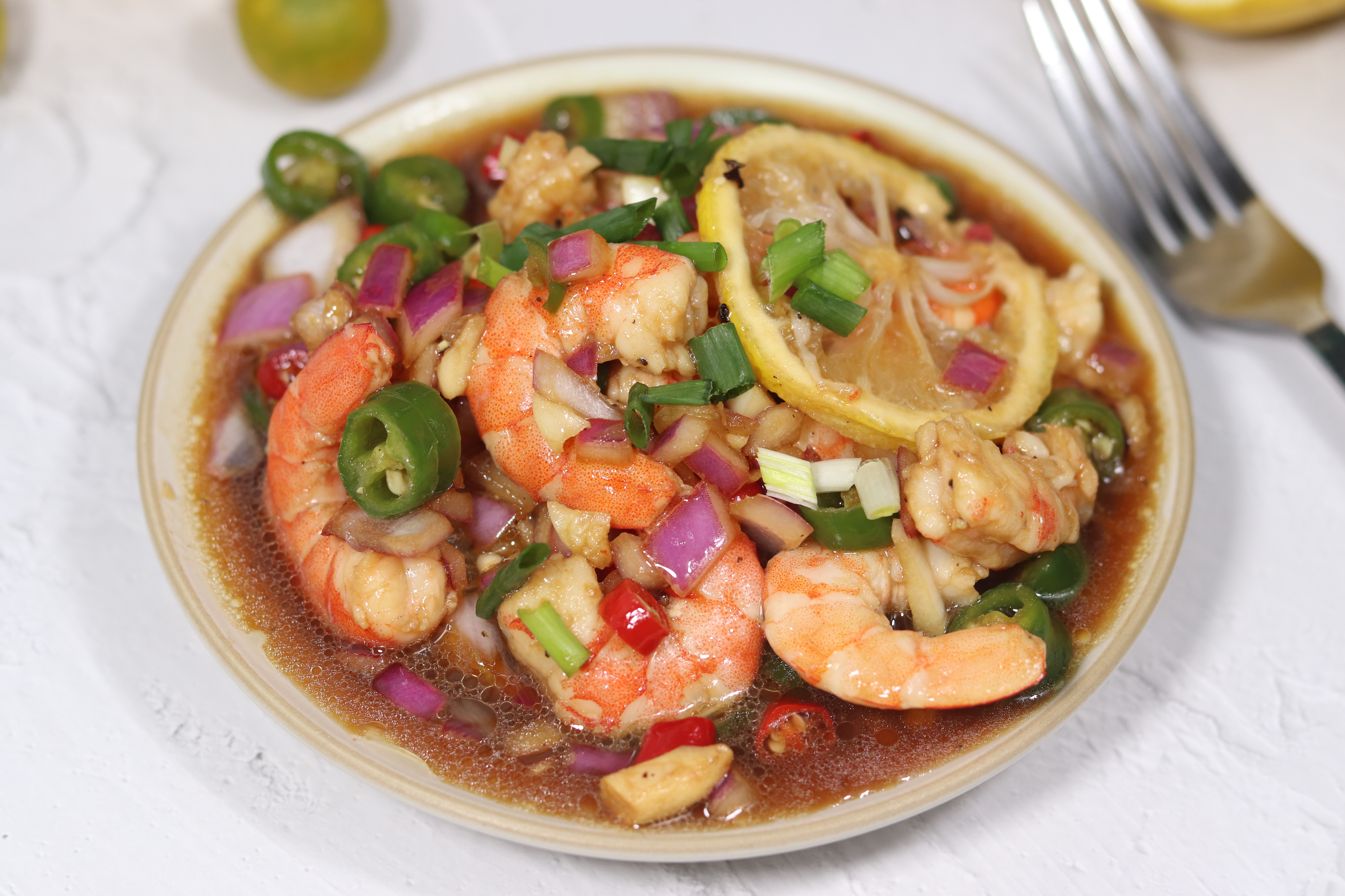 泡椒柠檬虾凉拌方法,凉拌柠檬虾太适合夏天了