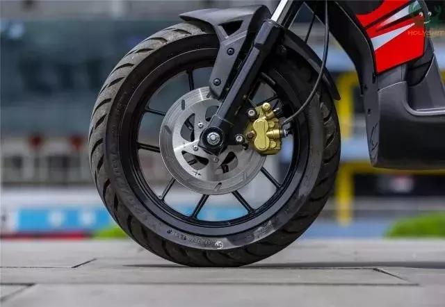 我为运动而生,比亚乔踏板摩托车优缺点