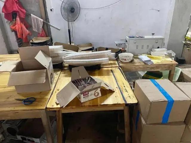 男子购买零食整箱100包,男子购买零食100包