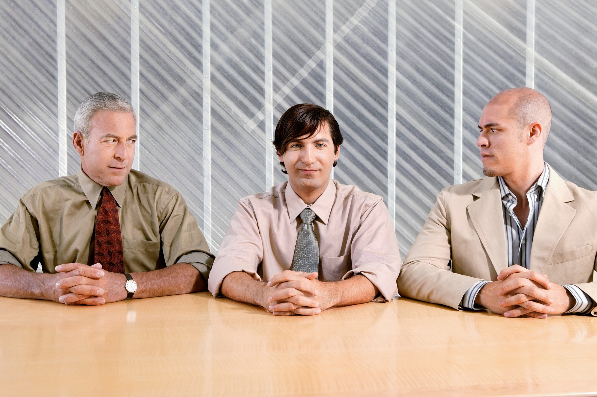 面对不喜欢自己的同事怎么相处,如何与不喜欢的同事在一起工作