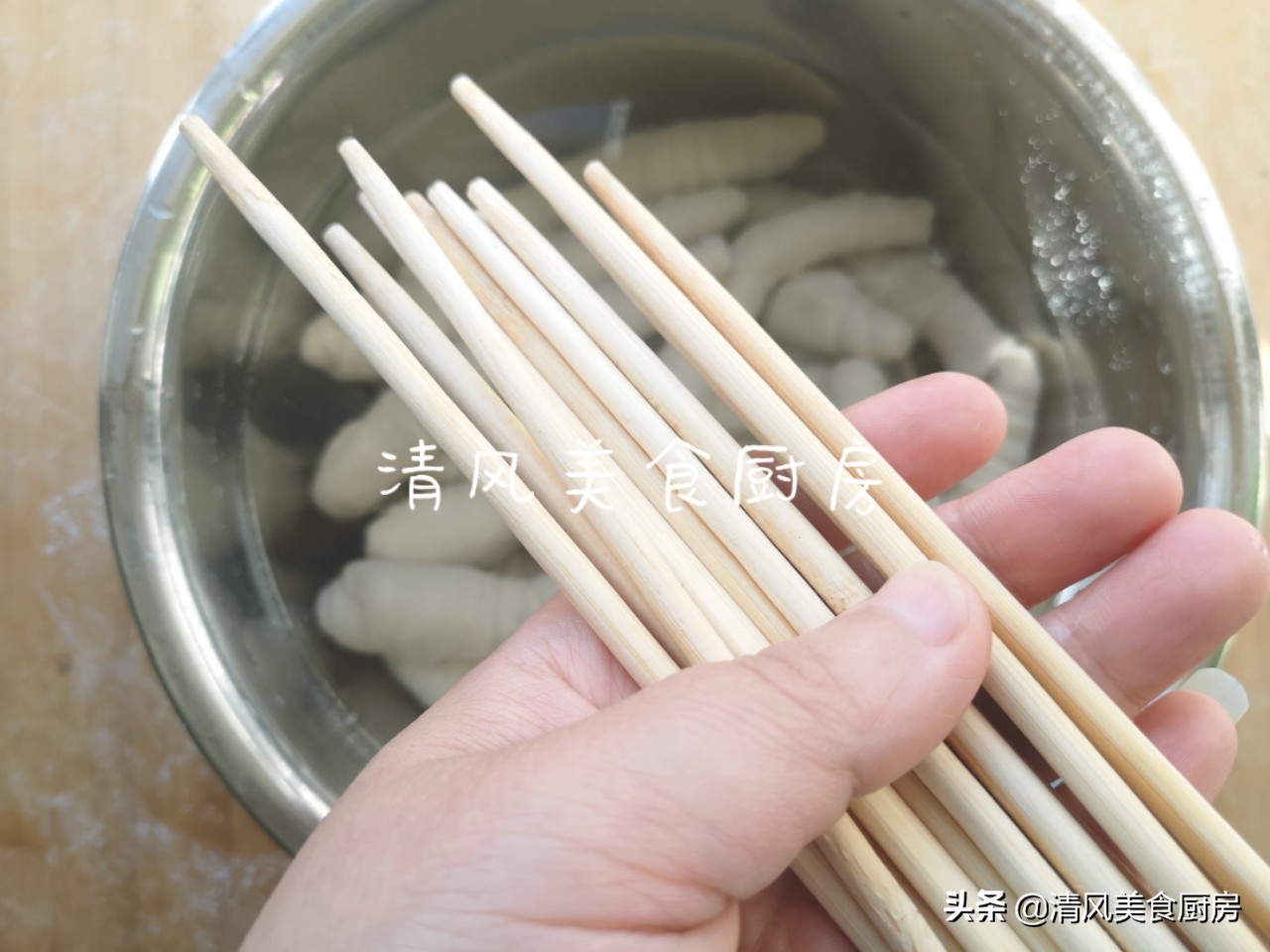 街头火爆的烤面筋教程,夜市面筋怎么烤好吃又简单