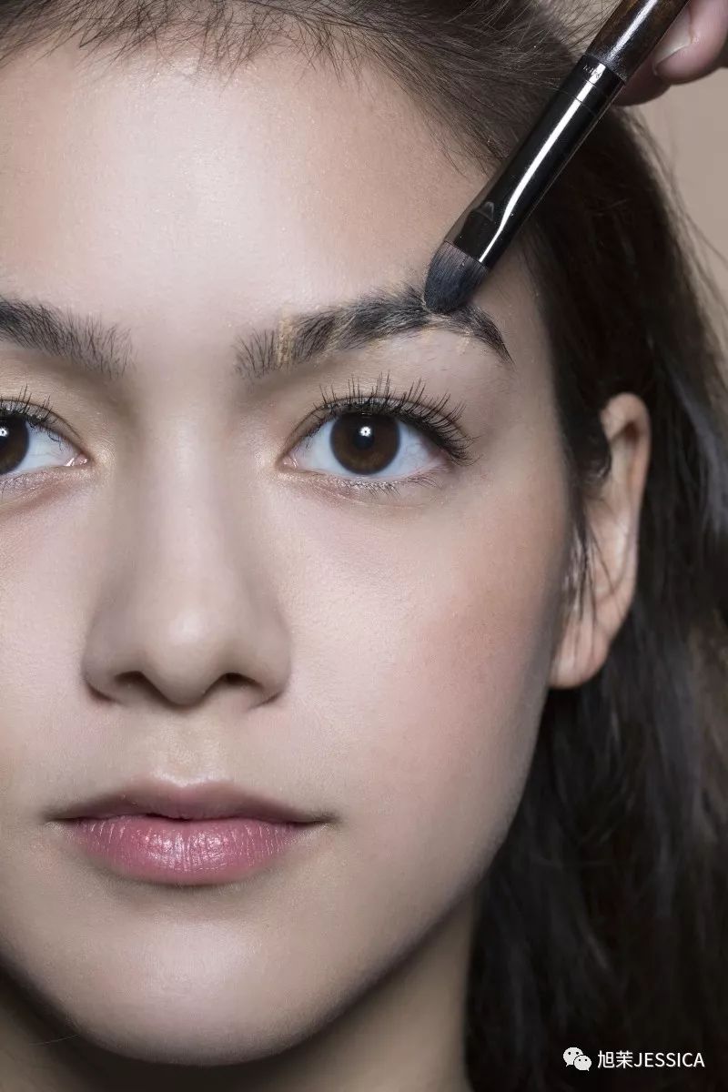 眉眼距小眼角向上如何画眼妆,杏圆眼怎么化中性妆