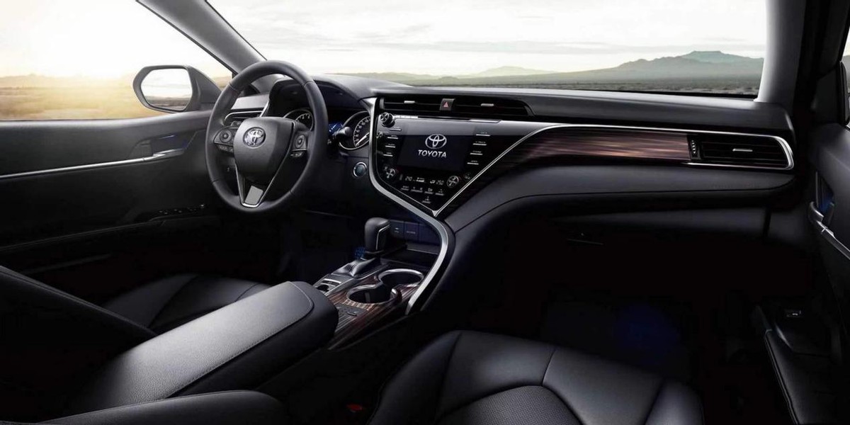 凯美瑞旅行版入华,15年入户13款2.5动力凯美瑞