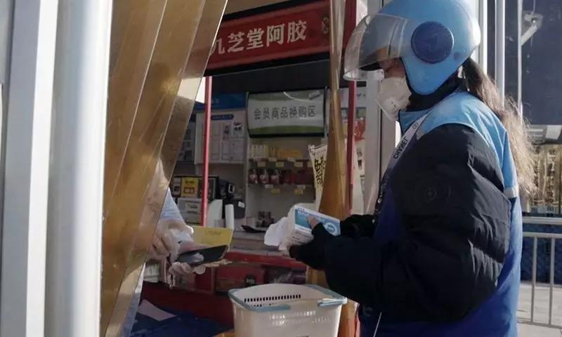 武汉开锁匠上门喂猫外卖员,武汉开锁师傅24小时上门电话