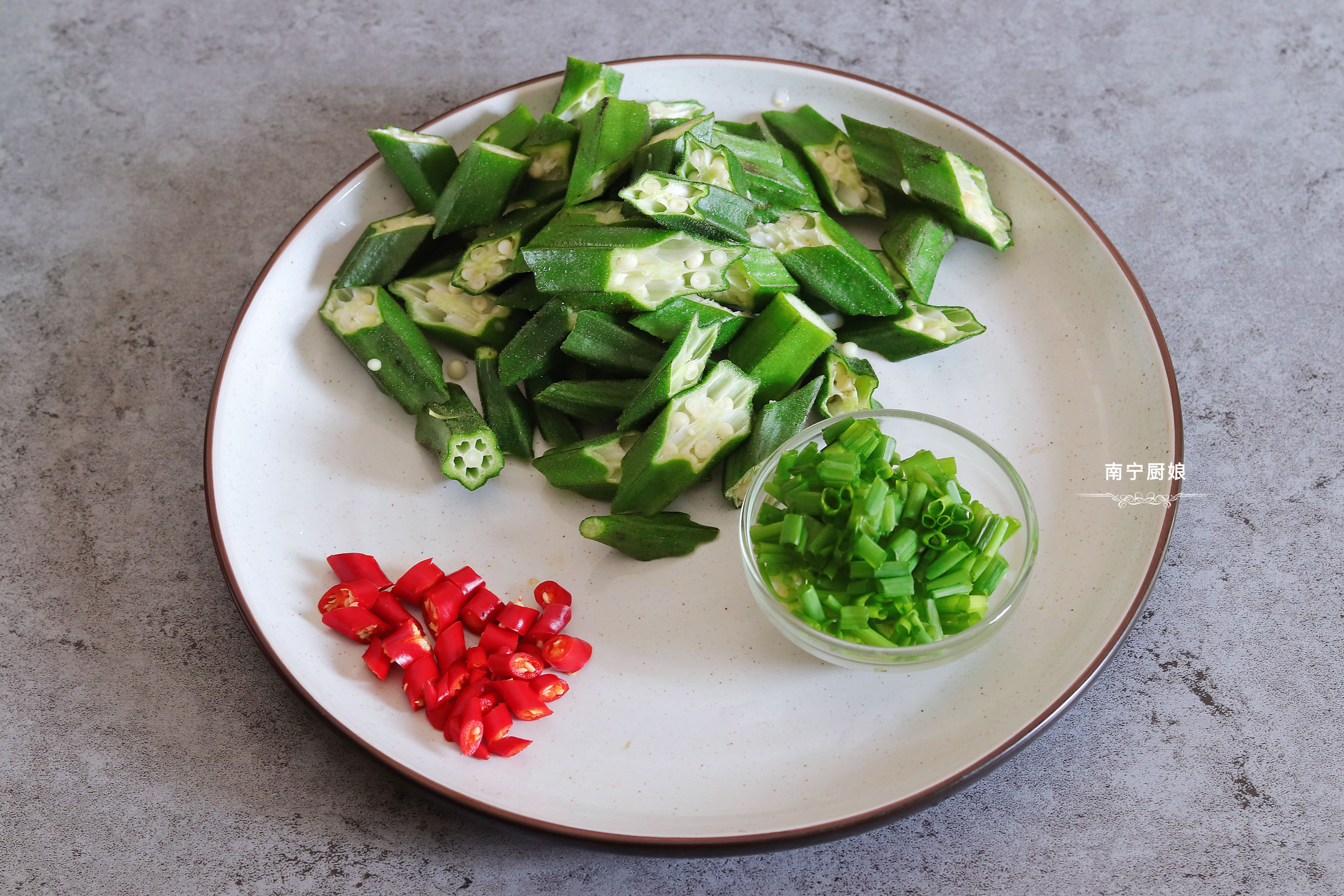 秋葵如何焯水,秋葵怎样焯水翠绿