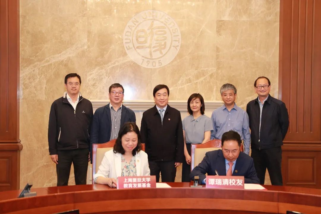 回母校捐赠1000万,谭瑞清向母校复旦大学捐2亿