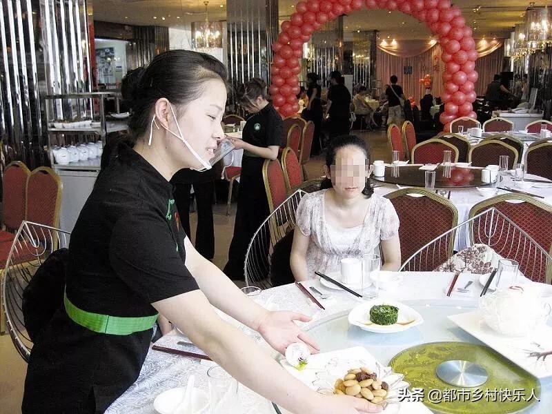 餐厅服务员上错菜怎么办,服务员上错菜吃掉后续