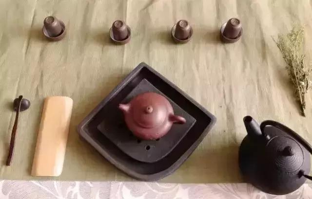 茶盘干泡与湿泡的区别,干泡茶盘和湿泡茶盘有什么分别