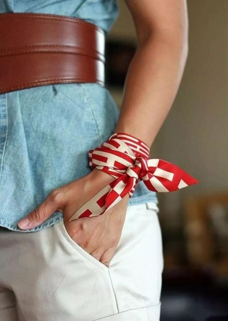 一条丝巾玩转十种时髦系法,拿走不谢丝巾的五大最时尚系法