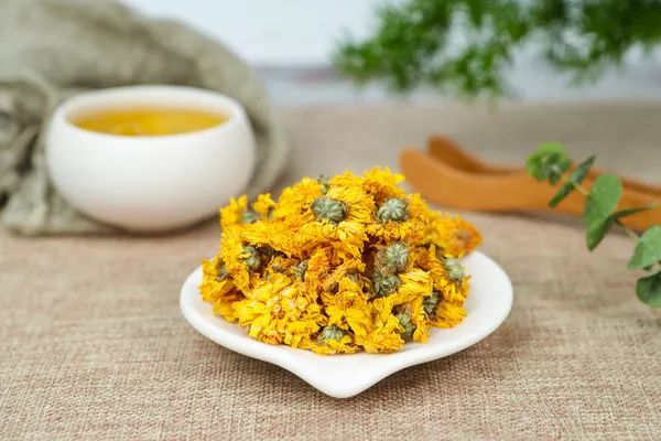 菊花泡水推荐饮品有哪些,经常喝点菊花泡的水有什么好处