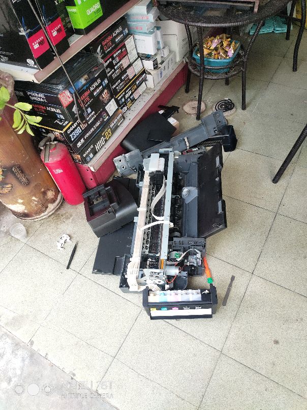 爱普生l1300进纸一点就显示卡纸,爱普生l1300打印歪斜卡纸