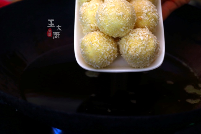 爆浆芝士土豆球，咬一口酥脆绵软奶香浓郁，一口一个太香了