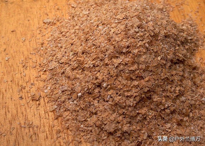 自制饵料一遇水就溶解了,自制钓鱼饵料诱食剂怎样加