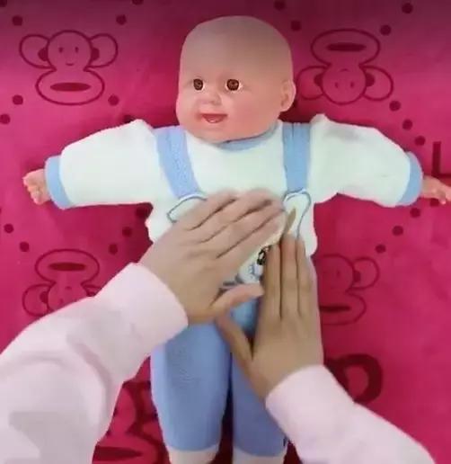 宝宝肚子胀气哭闹排气操,新生儿胀气哭闹时可以做排气操吗