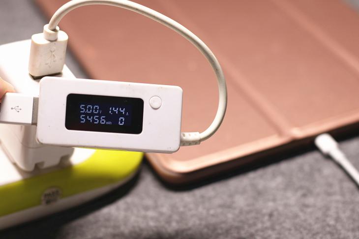 抖音爆火磁吸数据线有用吗?卡斐乐磁吸数据线方便盲插快速充电