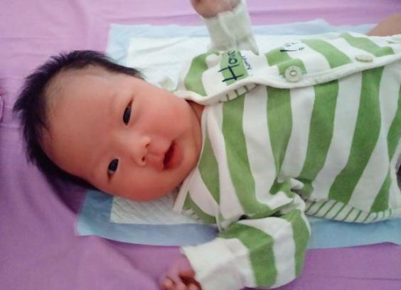 新生儿睡眠不稳怎么哄,新生儿睡不踏实老是要抱