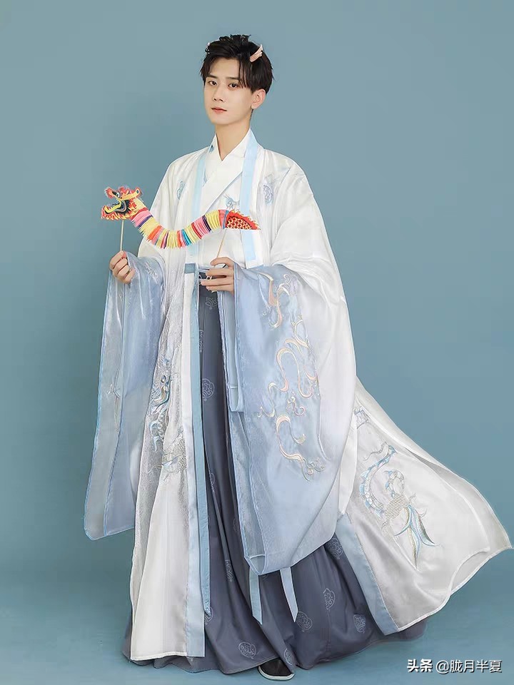 大唐不夜城汉尚华莲汉服体验馆,重回汉唐和汉尚华莲的汉服哪家好