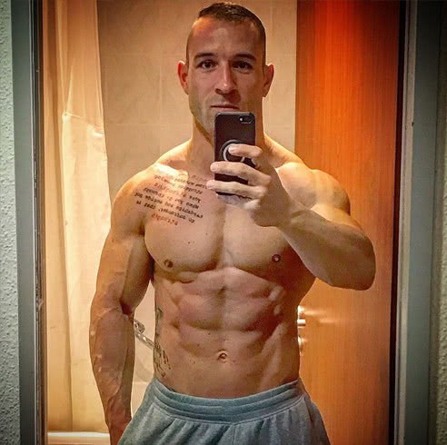 场地自行车运动员深蹲纪录,深蹲300公斤运动员爆发力