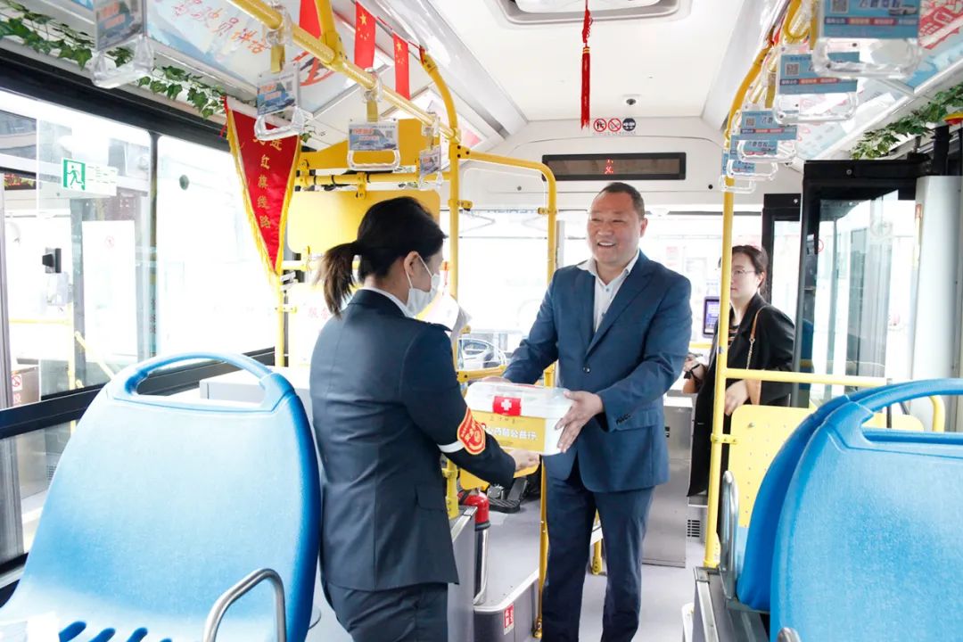 爱心公益感恩生命与爱同行,药品爱心公益活动