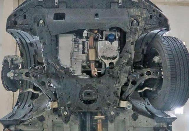 crv被追尾后保险杠蹭掉一点,crv被追尾定损