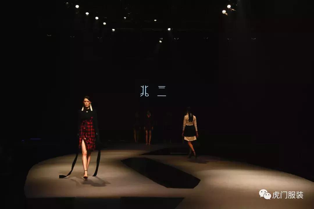 原创设计师品牌兆三发布会：“僵尸新娘”惊艳登场