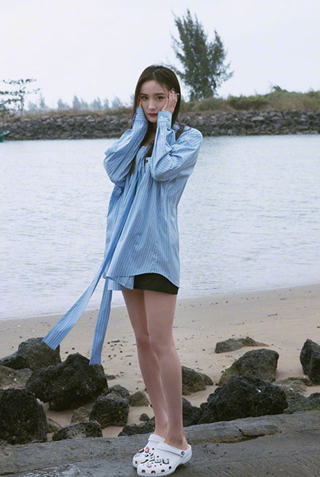 凉鞋怎么选好看,罗马凉鞋搭配什么衣服穿好看