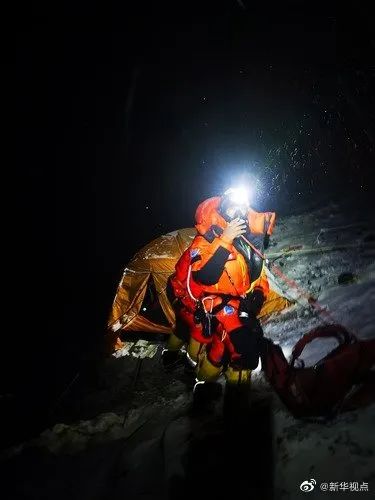 刚爬完山视频,刚爬泰山就看到了云海