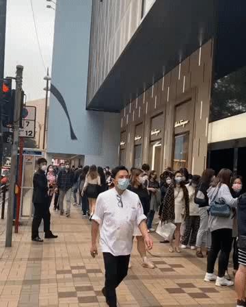 疫情期间奢侈品大幅度涨价,疫情下奢侈品行业为何销售火爆