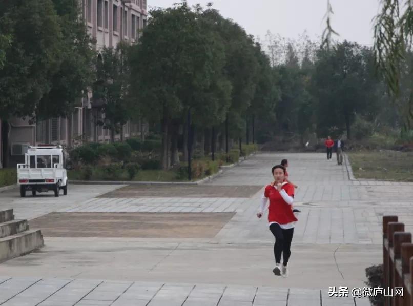 庐山市上汤温泉200余名员工齐聚，上演精彩对决