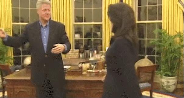 希拉里干女儿:遭参议员扑倒强吻,老公是性犯罪,自己却隐忍不发