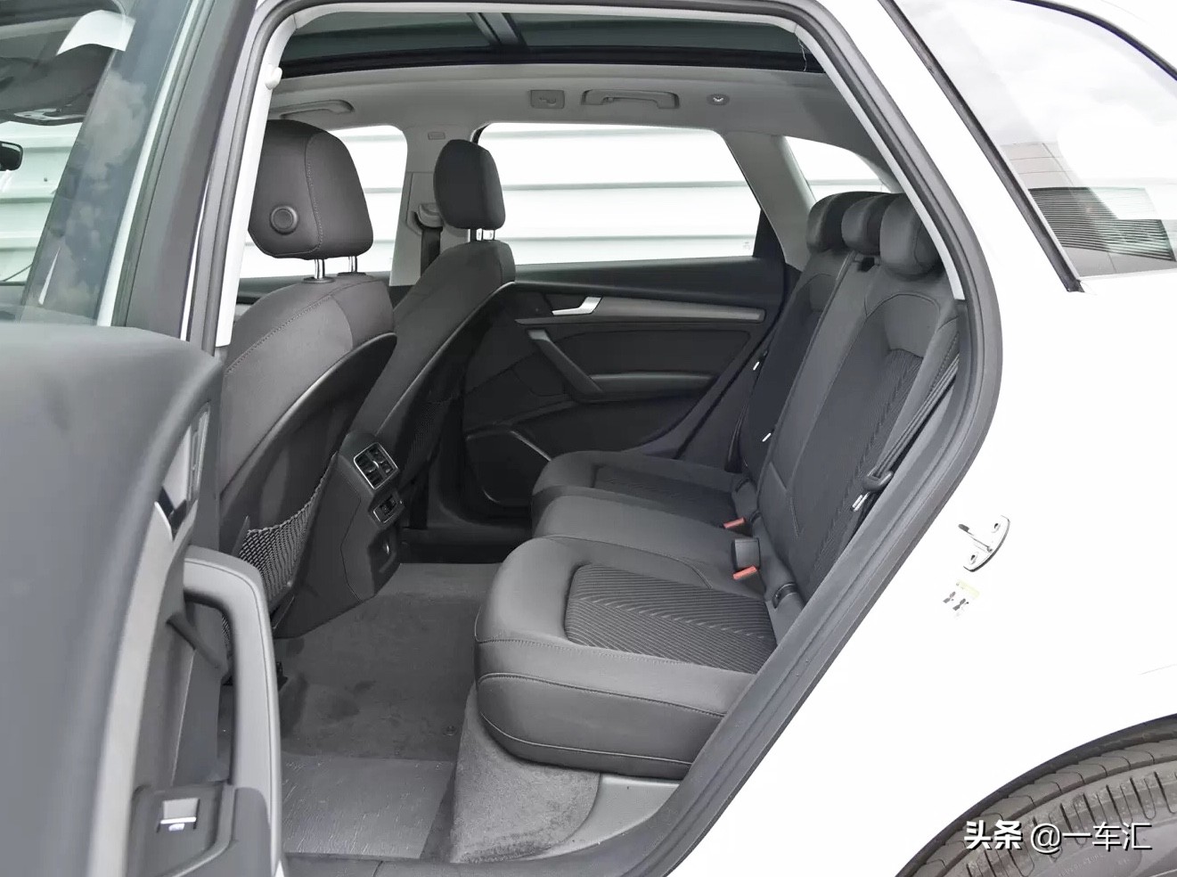 奥迪Q5L40TFSI荣享时尚型,2021款奥迪q5lsportback40tfsi落地价