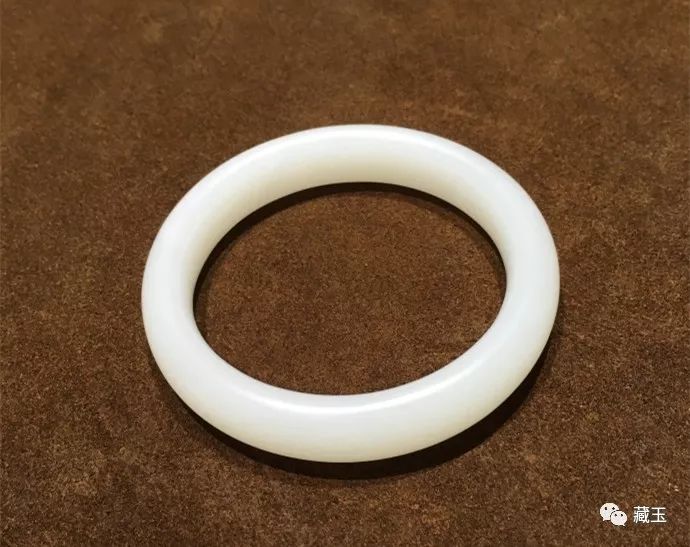 和田玉光白籽料特点,和田玉颜色白的好吗