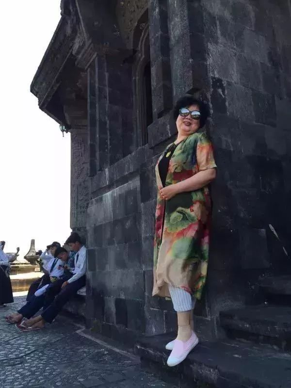 中国大妈拍照十大姿势抖音,中国大妈丝巾拍照姿势